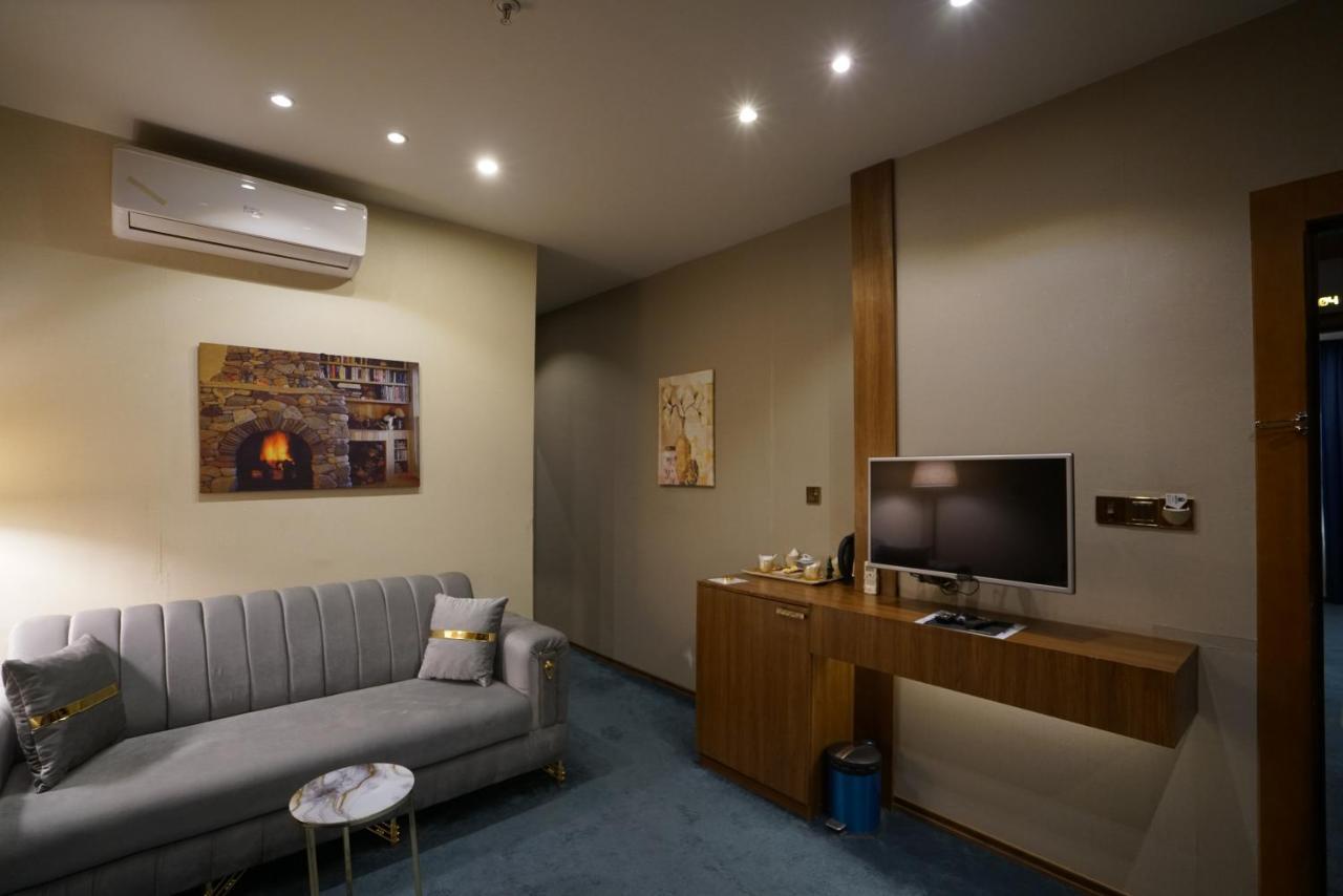 Gratus Hotel เอร์เบล ภายนอก รูปภาพ